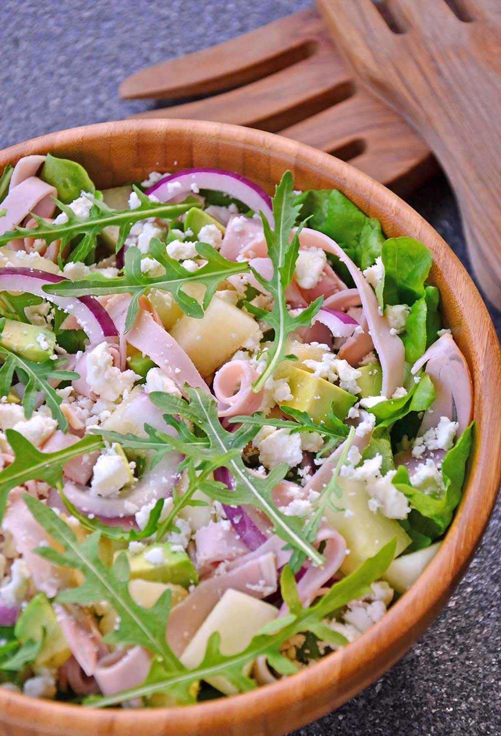 Salad with melon and ham