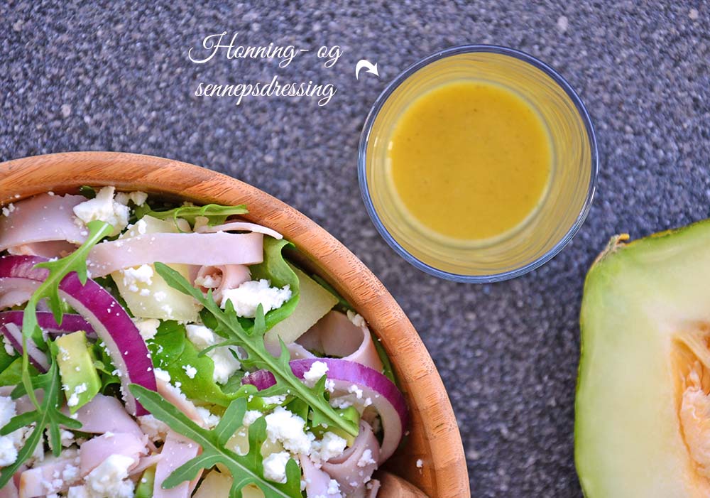 Salad with melon and ham