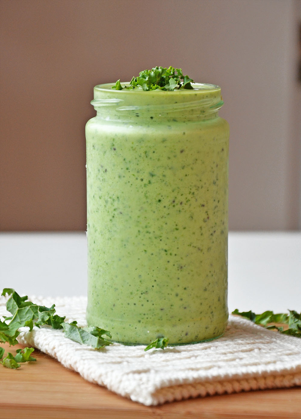 kale kiwi and banana smoothie