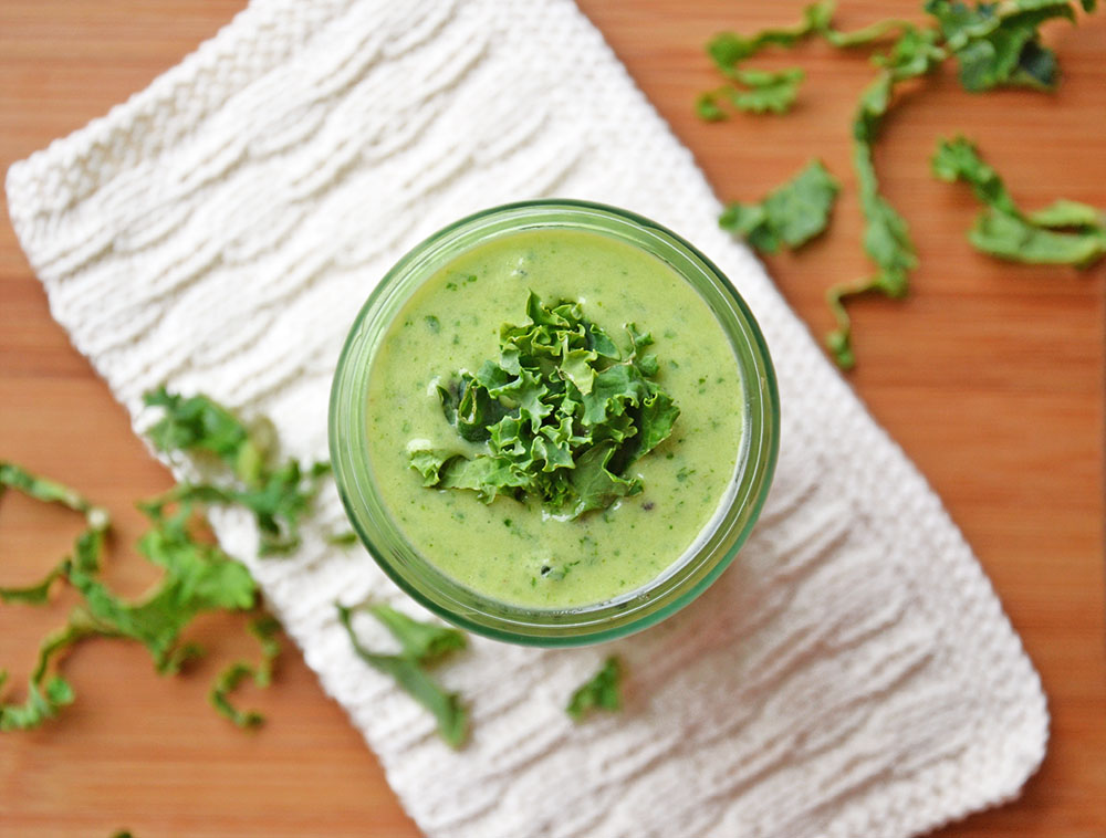 kale kiwi and banana smoothie