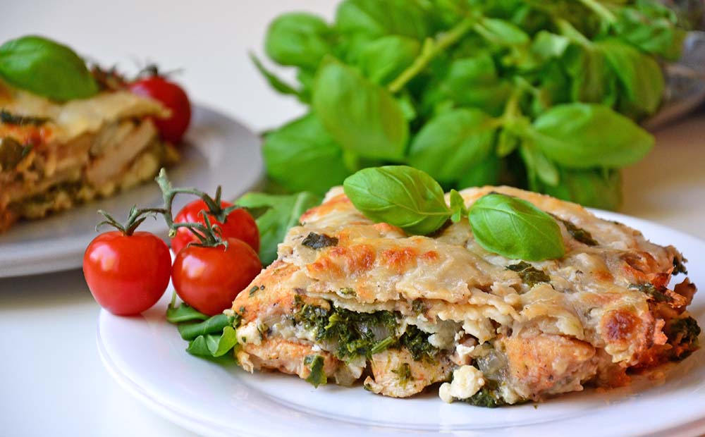 White lasagna with chicken, bacon and spinach