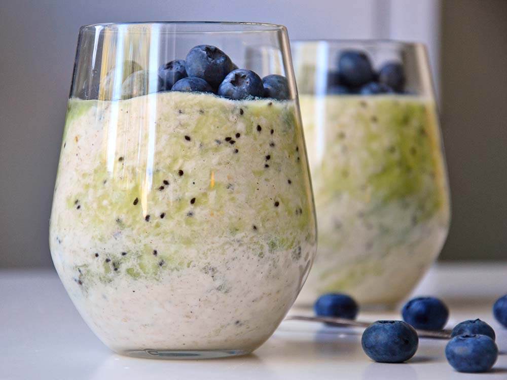 Kiwi blueberry overnight oats