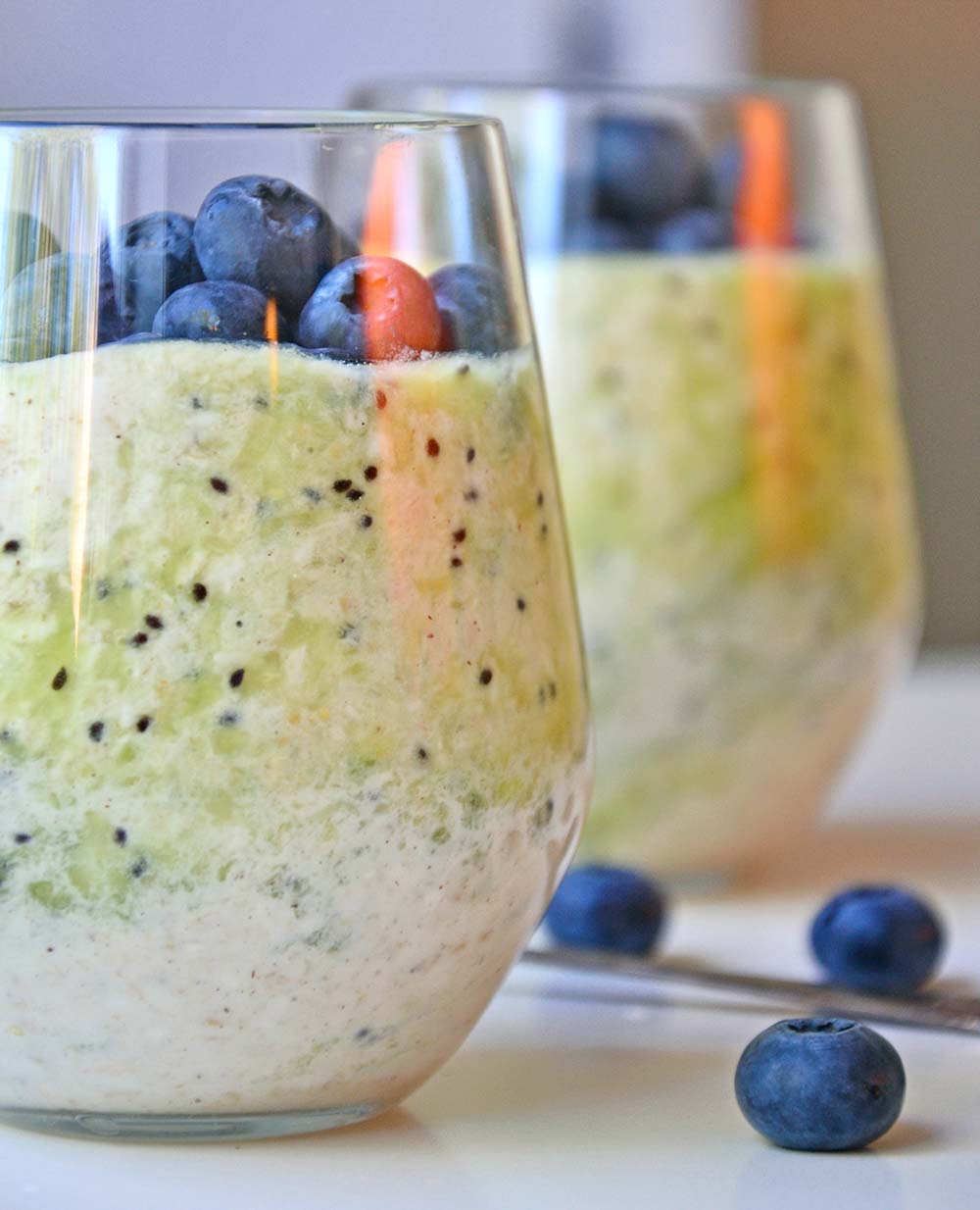 Kiwi blueberry overnight oats