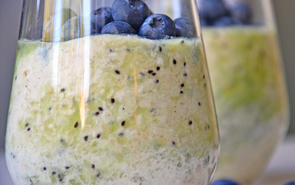 Kiwi blueberry overnight oats