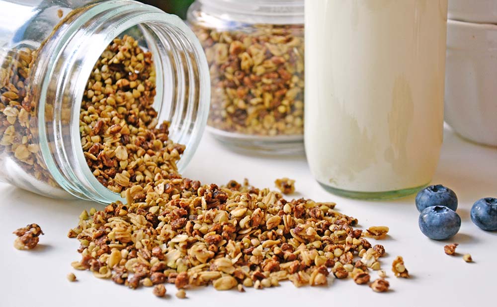 Crunchy buckwheat granola