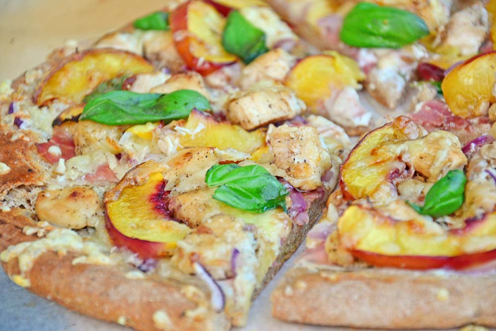 Chicken nectarine pizza