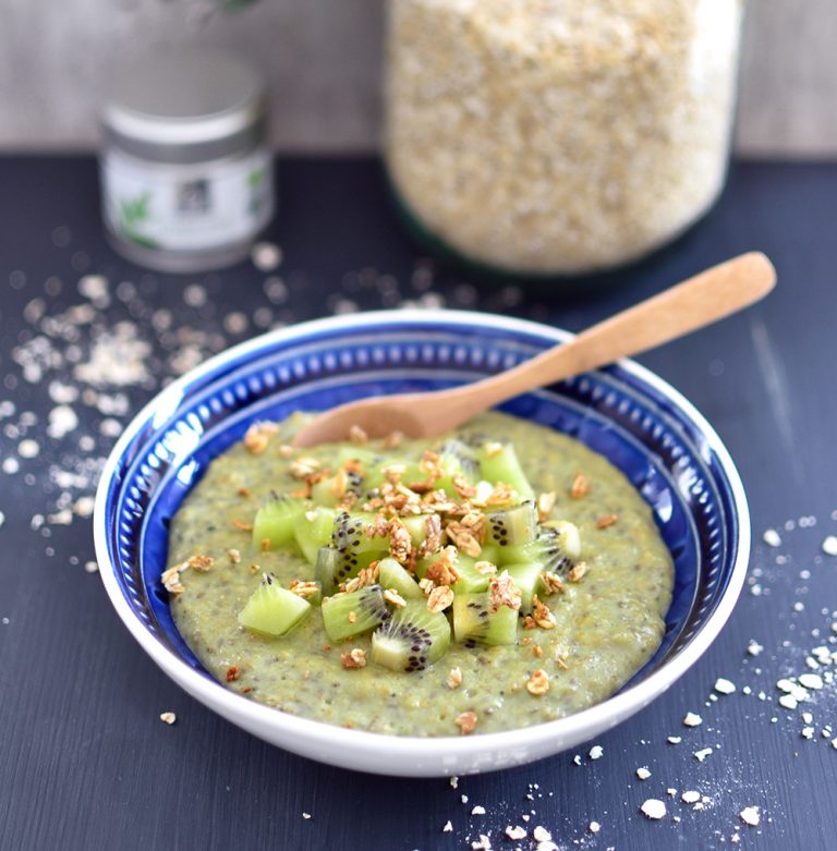 Proteinrik, supersunn havregrøt med matcha & chiafrø