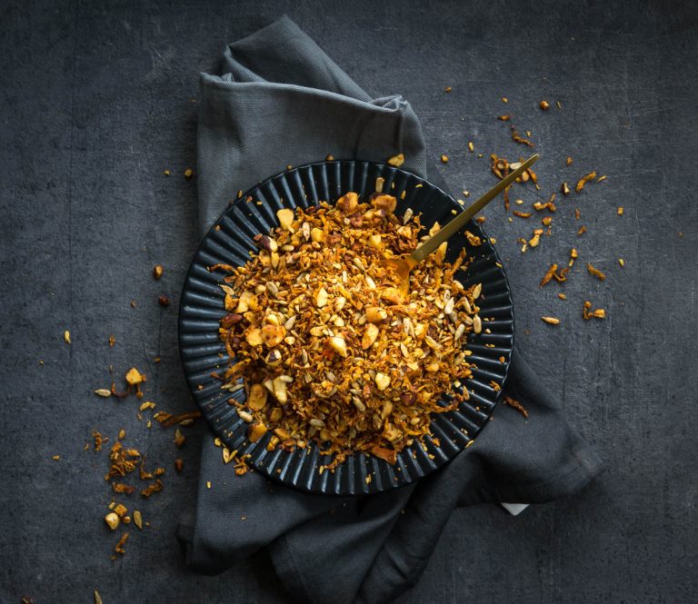 Hjemmelaget granola med gulrot