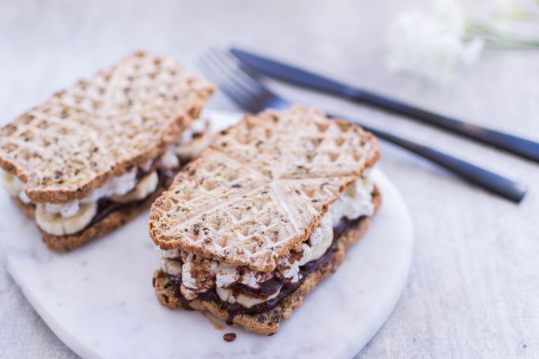 Sandwich med sjokolade, banan og cottage cheese