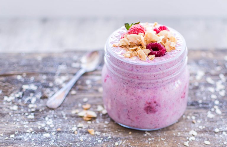 Overnight oats med bringebær og quinoa