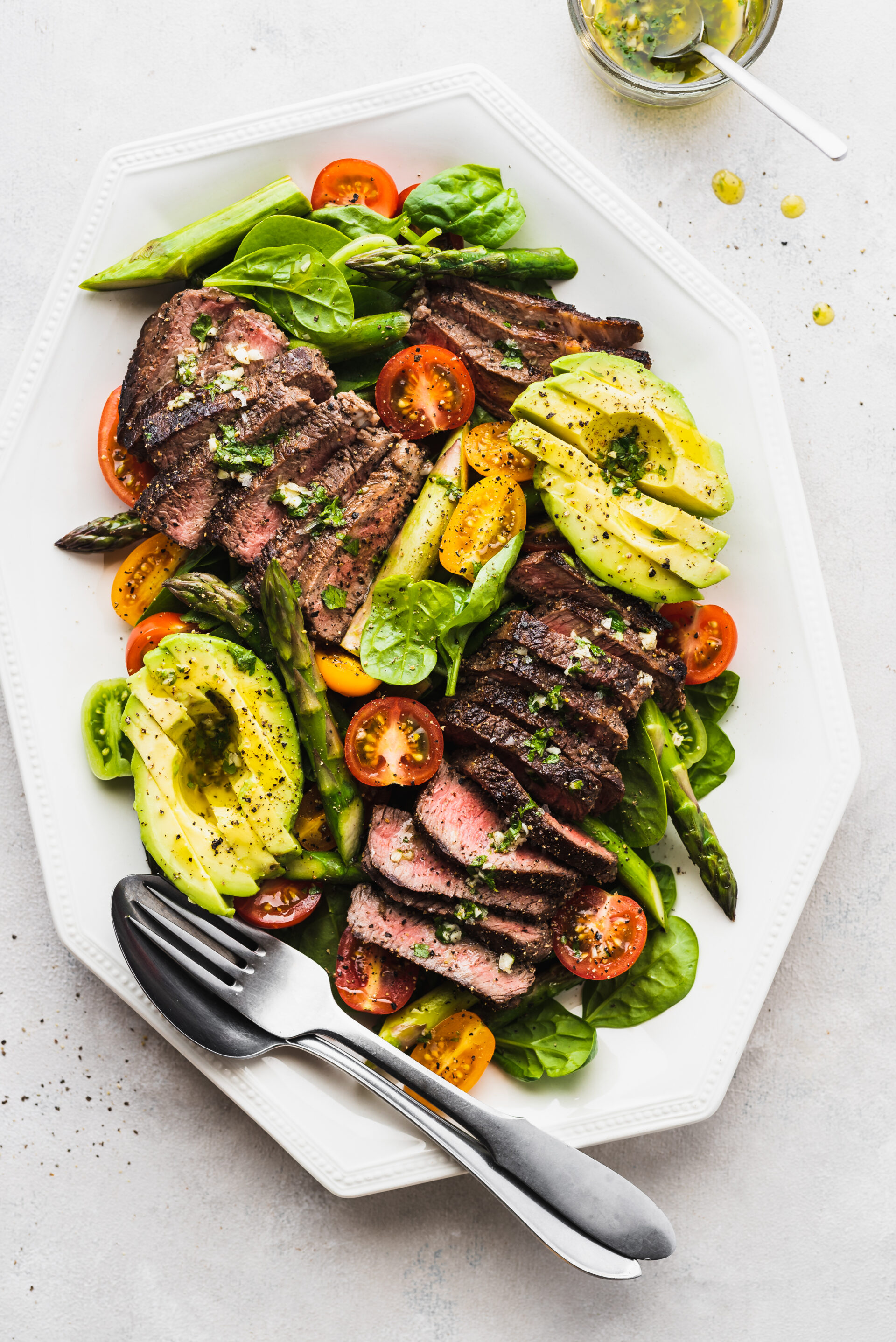 Biffsalat med urtedressing