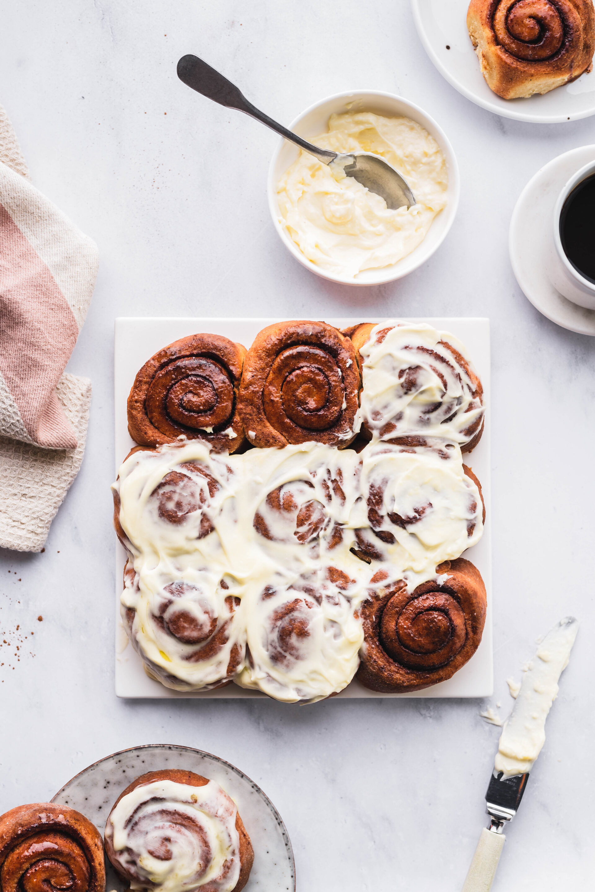 Kanelboller med ostekremglasur