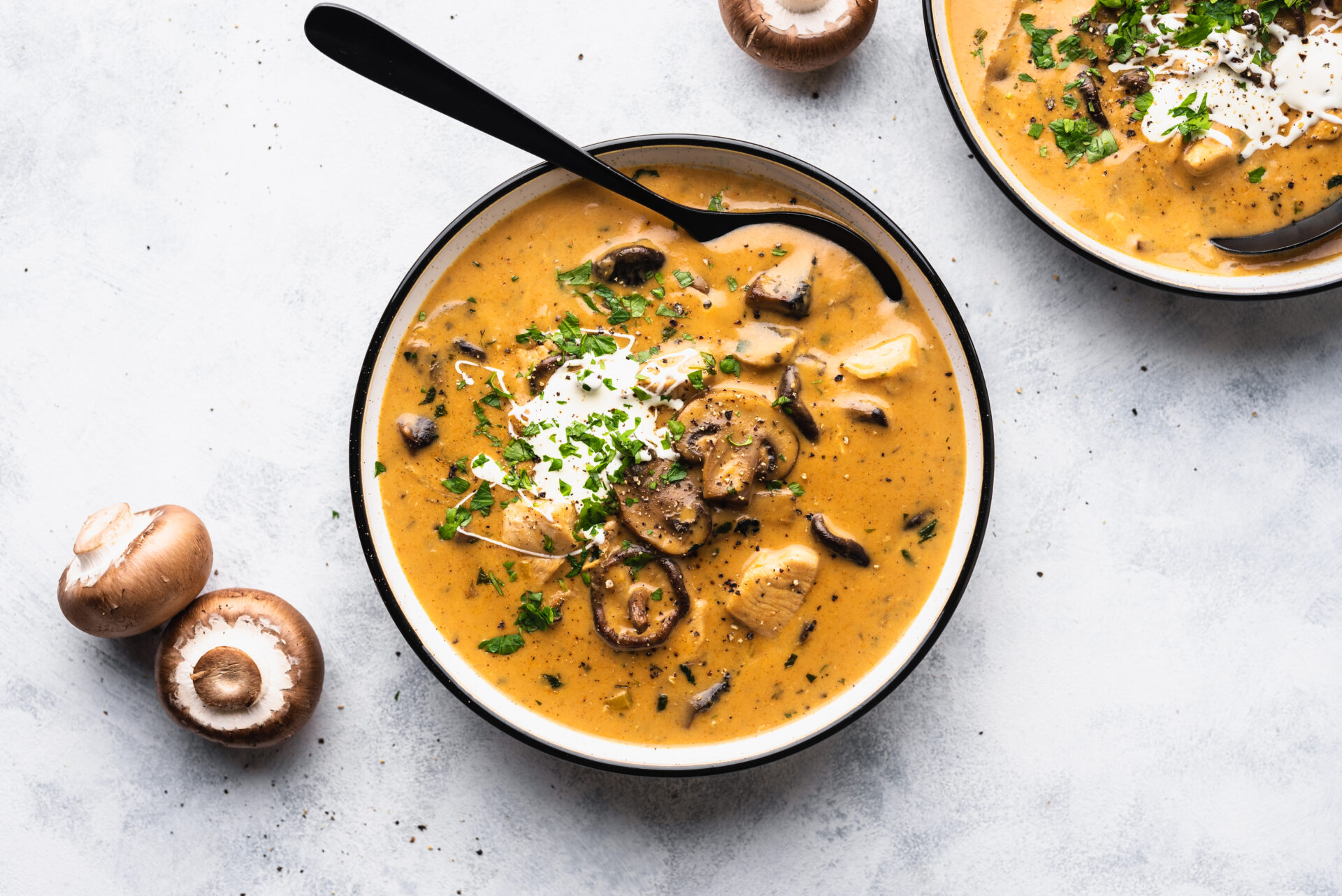 Ungarsk soppsuppe med kylling