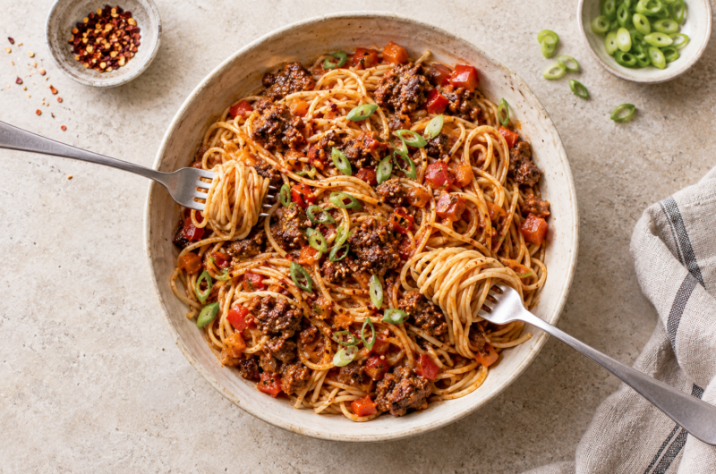 Spicy spaghetti med kjøttdeig og grønnsaker