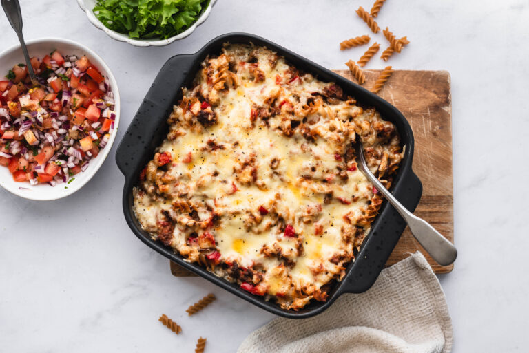 Tacograteng med pasta, kjøttdeig og smeltet ost