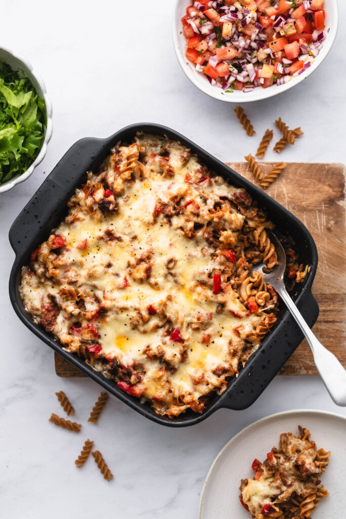 Tacograteng med pasta, kjøttdeig og smeltet ost