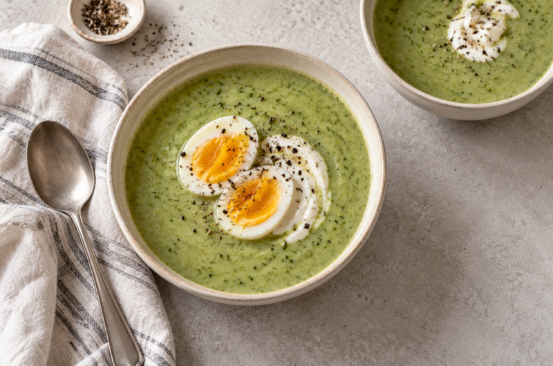 Kremet brokkolisuppe med egg
