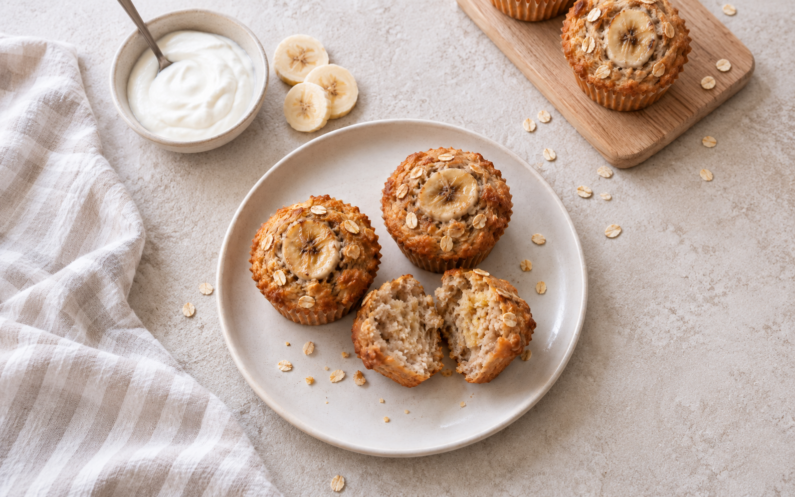 Saftige bananmuffins med havregryn og yoghurt